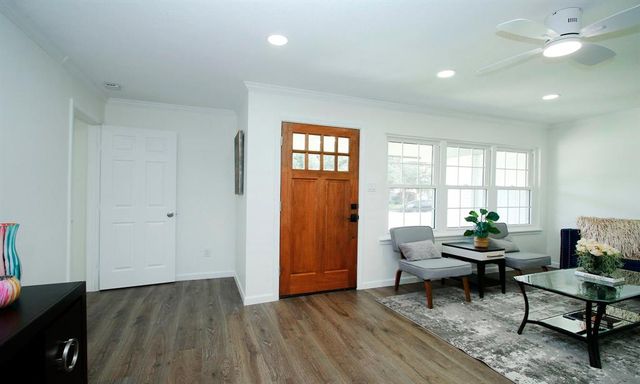 5313 De Lange Lane, Houston, TX 77092