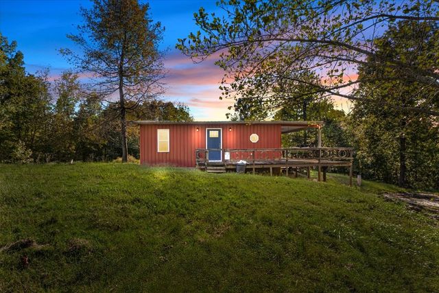 3316 Toms Creek Rd, Linden, TN 37096