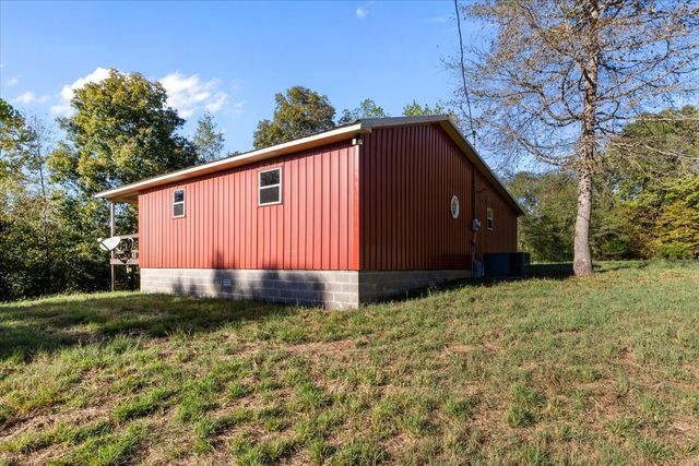 3316 Toms Creek Rd, Linden, TN 37096