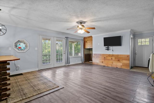 3316 Toms Creek Rd, Linden, TN 37096