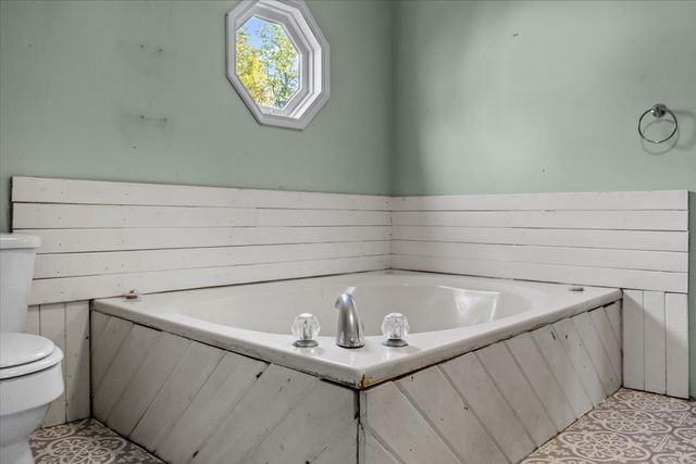 3316 Toms Creek Rd, Linden, TN 37096