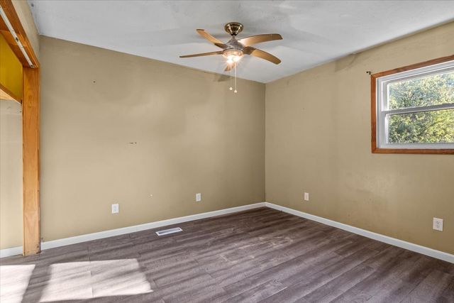 3316 Toms Creek Rd, Linden, TN 37096