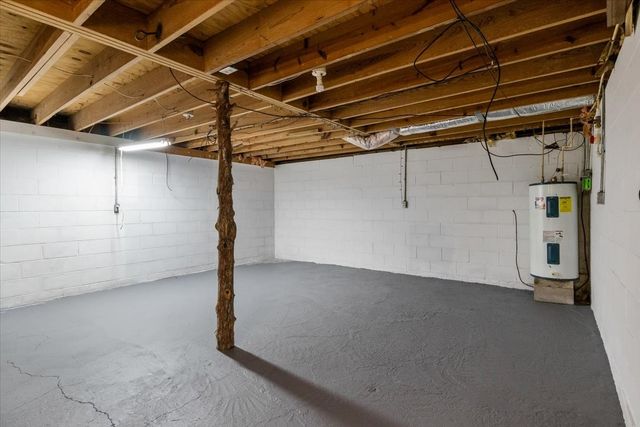 3316 Toms Creek Rd, Linden, TN 37096