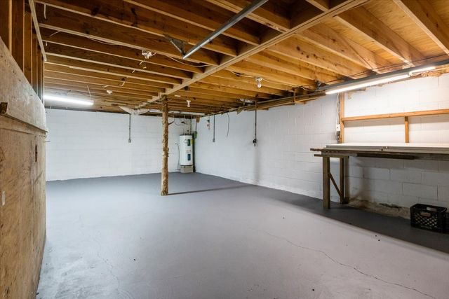 3316 Toms Creek Rd, Linden, TN 37096