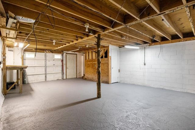 3316 Toms Creek Rd, Linden, TN 37096