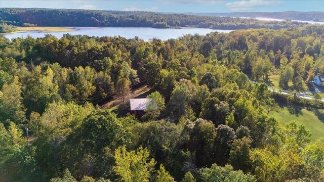 3316 Toms Creek Rd, Linden, TN 37096