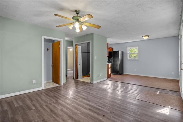 3316 Toms Creek Rd, Linden, TN 37096