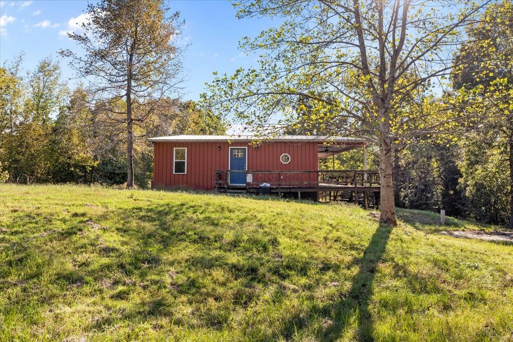 3316 Toms Creek Rd, Linden, TN 37096