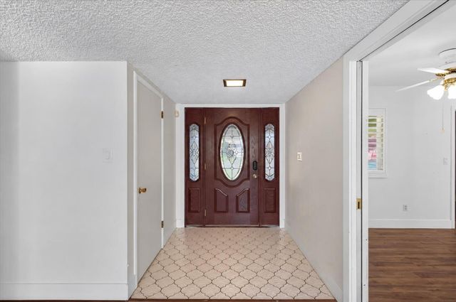 6762 Langrell Way, Sacramento, CA 95831