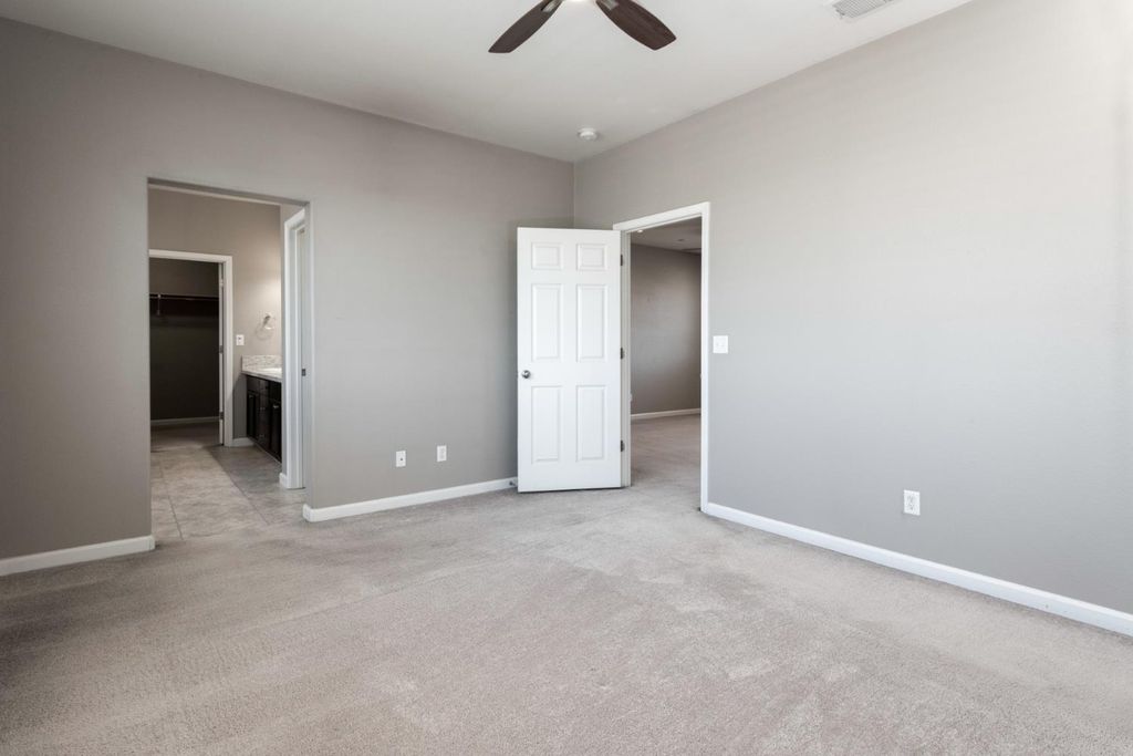 Image 13 of property listing at 7093 N Astoria Drive, Fresno, CA 93722