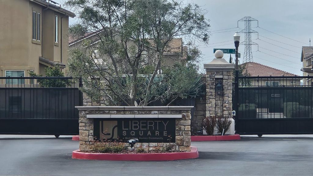 Image 2 of property listing at 7093 N Astoria Drive, Fresno, CA 93722