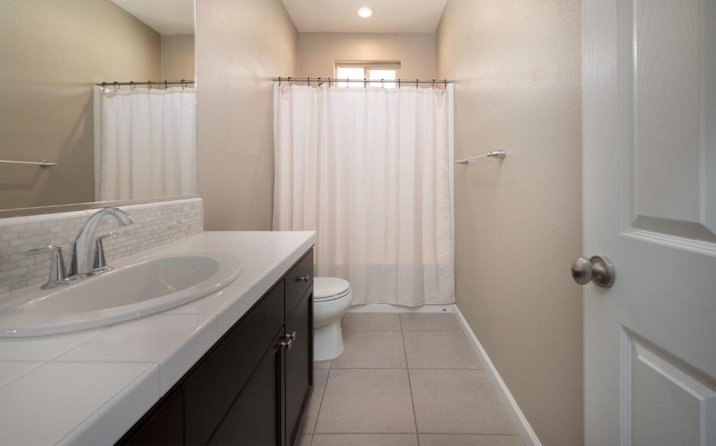 Image 20 of property listing at 7093 N Astoria Drive, Fresno, CA 93722
