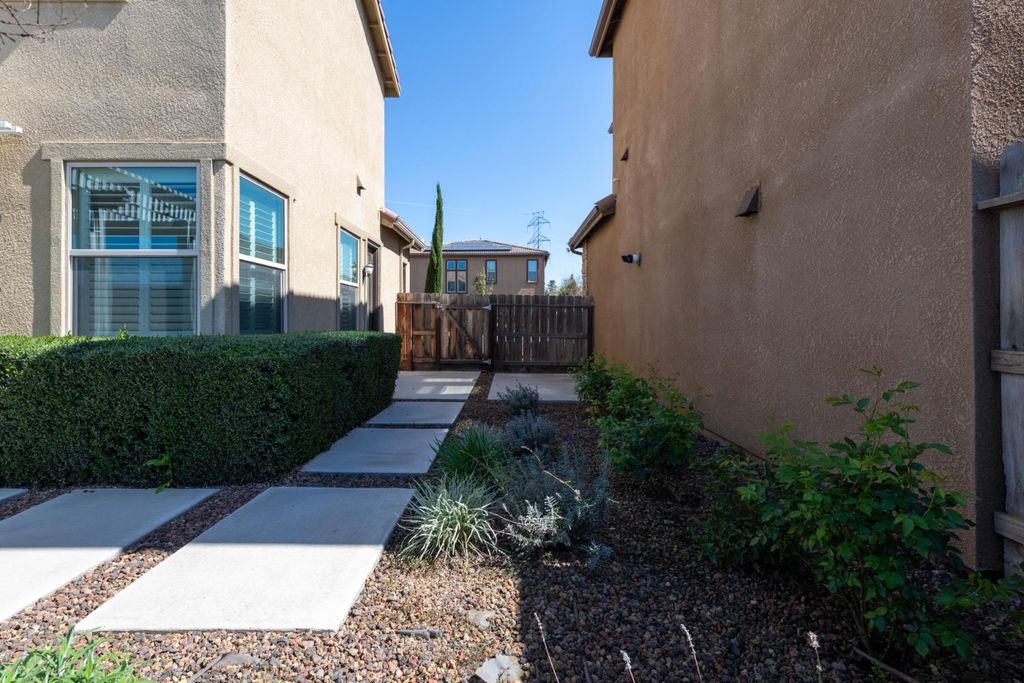 Image 21 of property listing at 7093 N Astoria Drive, Fresno, CA 93722