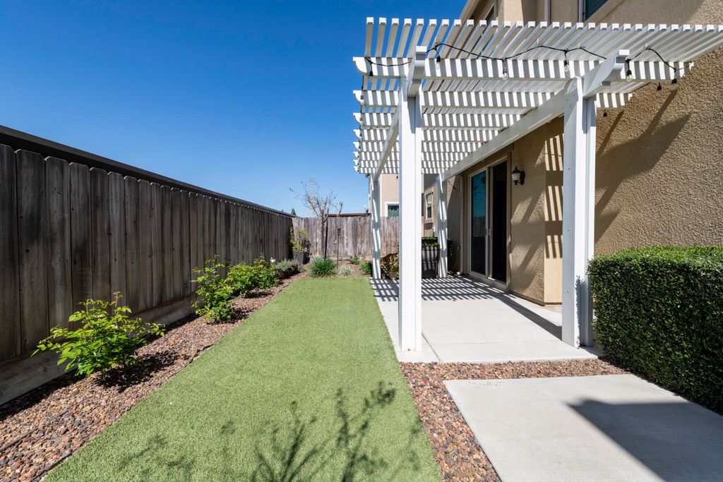 Image 22 of property listing at 7093 N Astoria Drive, Fresno, CA 93722