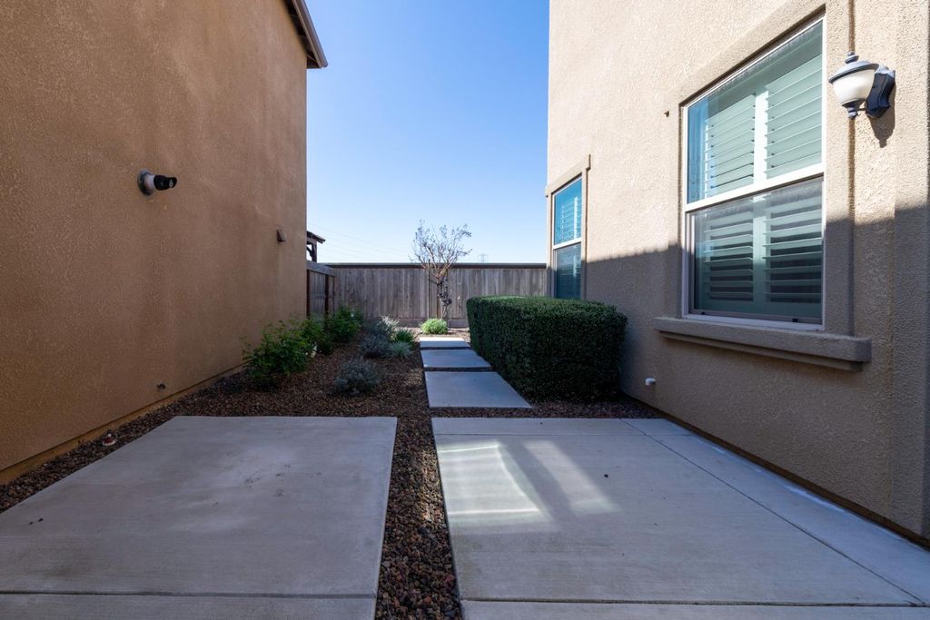 Image 23 of property listing at 7093 N Astoria Drive, Fresno, CA 93722