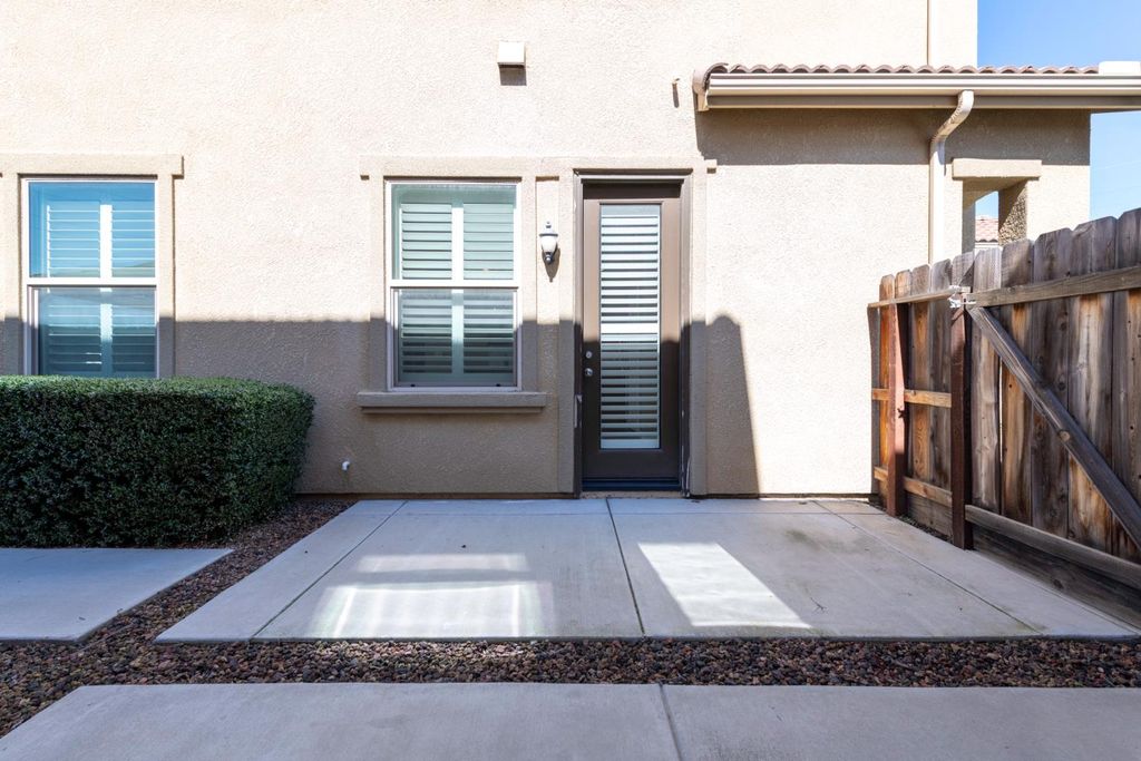 Image 26 of property listing at 7093 N Astoria Drive, Fresno, CA 93722