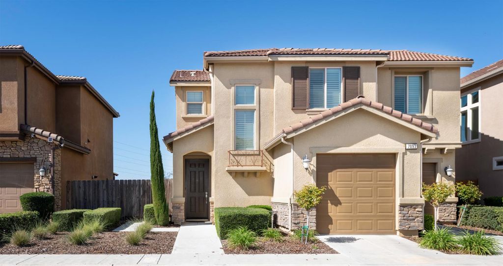 Image 27 of property listing at 7093 N Astoria Drive, Fresno, CA 93722