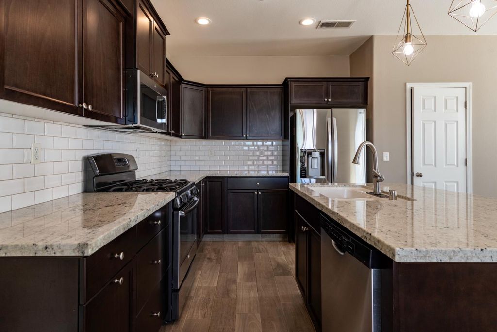 Image 5 of property listing at 7093 N Astoria Drive, Fresno, CA 93722