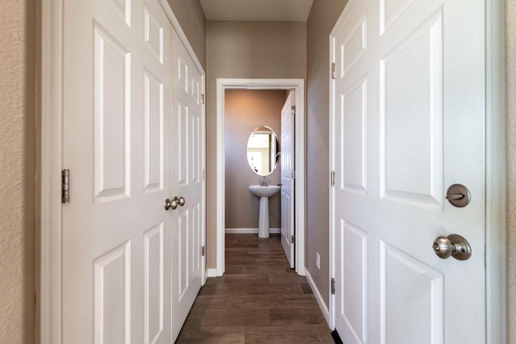 Image 7 of property listing at 7093 N Astoria Drive, Fresno, CA 93722