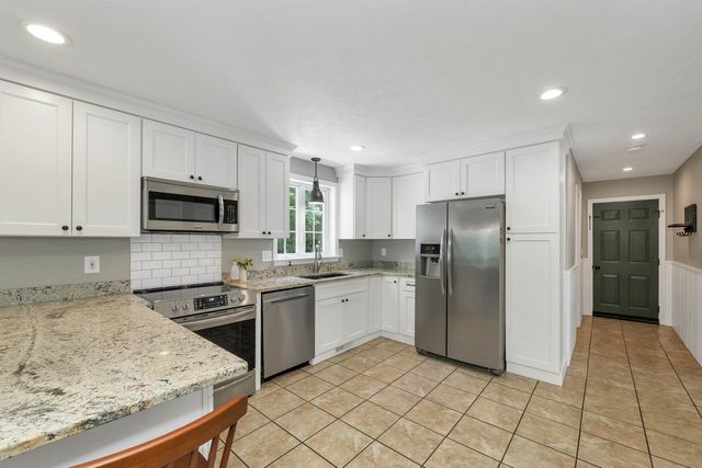 2 Hampshire Hills Drive, Bow, NH 03304