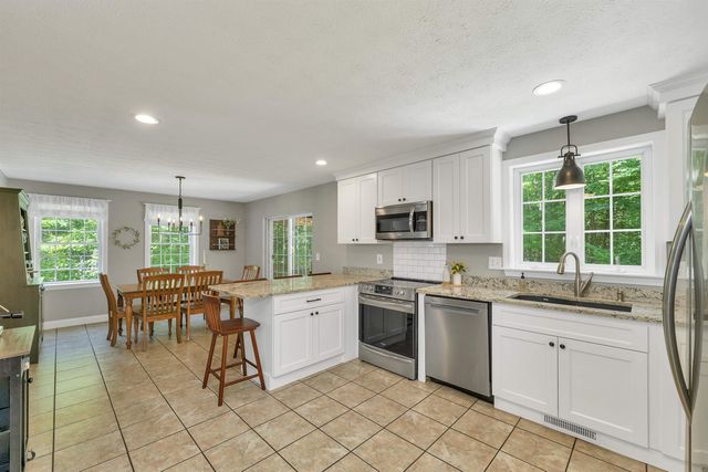 2 Hampshire Hills Drive, Bow, NH 03304