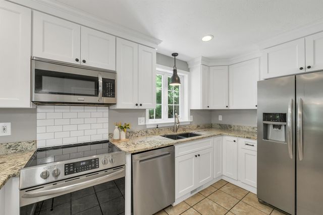 2 Hampshire Hills Drive, Bow, NH 03304