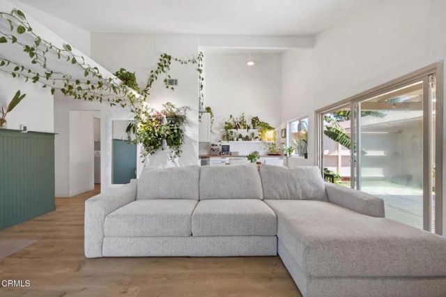 262 W Vineyard Avenue, Oxnard, CA 93036