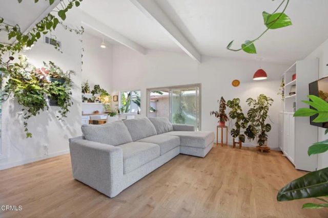 262 W Vineyard Avenue, Oxnard, CA 93036