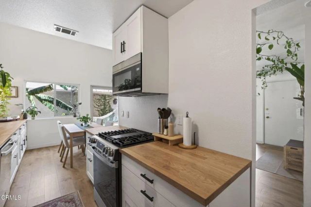 262 W Vineyard Avenue, Oxnard, CA 93036