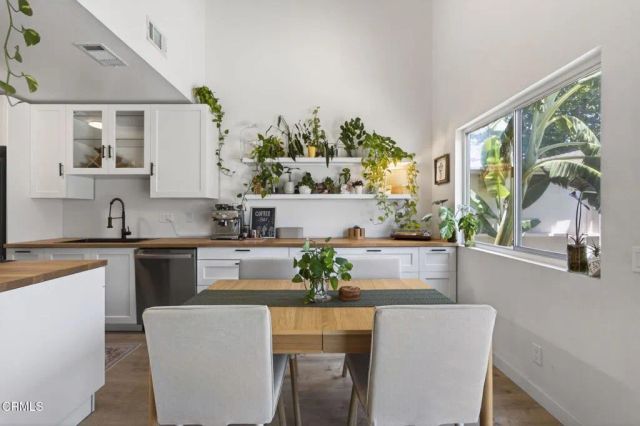 262 W Vineyard Avenue, Oxnard, CA 93036