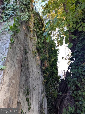 341 MARLTON AVE, Camden, NJ 08105