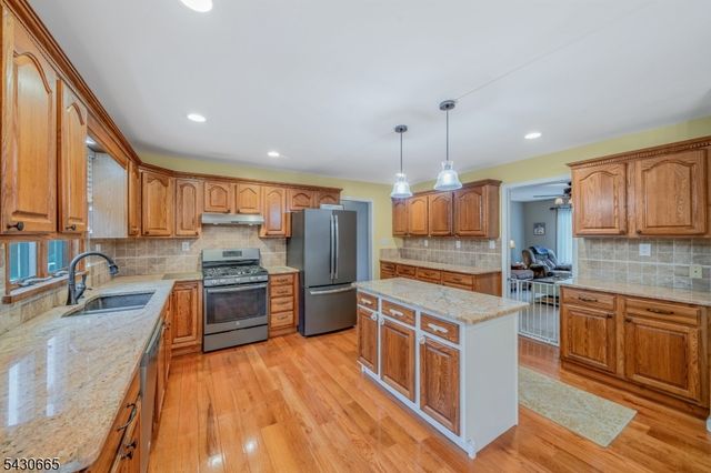 11 Ledgerock Ct, Parsippany-troy Hills Twp., NJ 07950