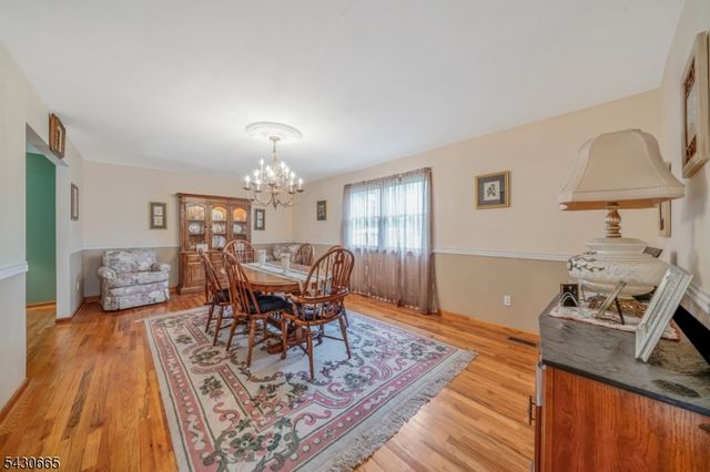 11 Ledgerock Ct, Parsippany-troy Hills Twp., NJ 07950