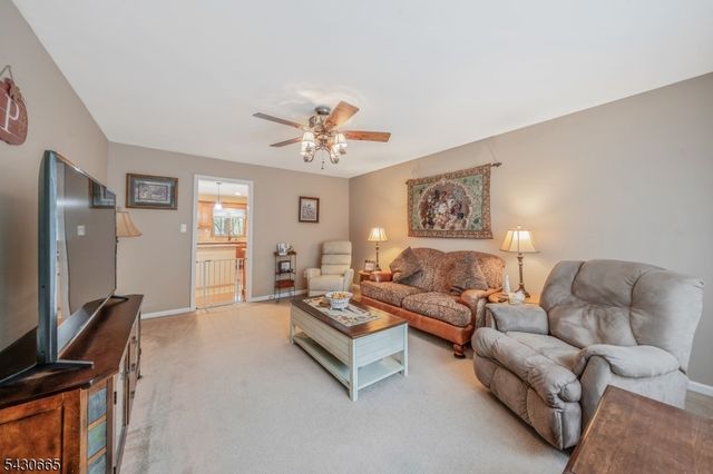 11 Ledgerock Ct, Parsippany-troy Hills Twp., NJ 07950