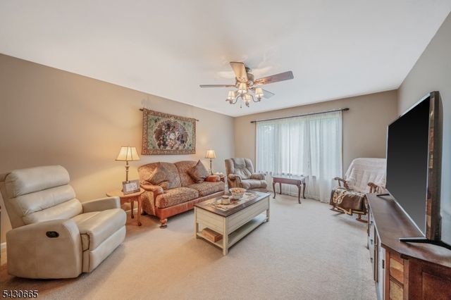 11 Ledgerock Ct, Parsippany-troy Hills Twp., NJ 07950