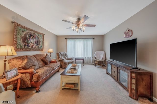 11 Ledgerock Ct, Parsippany-troy Hills Twp., NJ 07950