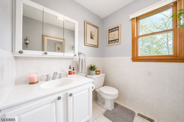 11 Ledgerock Ct, Parsippany-troy Hills Twp., NJ 07950