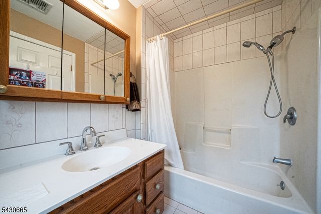 11 Ledgerock Ct, Parsippany-troy Hills Twp., NJ 07950