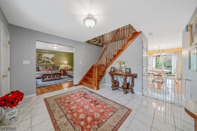 11 Ledgerock Ct, Parsippany-troy Hills Twp., NJ 07950