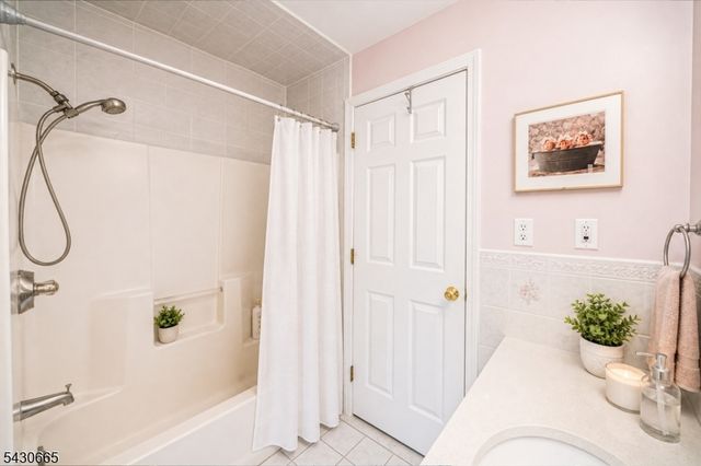 11 Ledgerock Ct, Parsippany-troy Hills Twp., NJ 07950