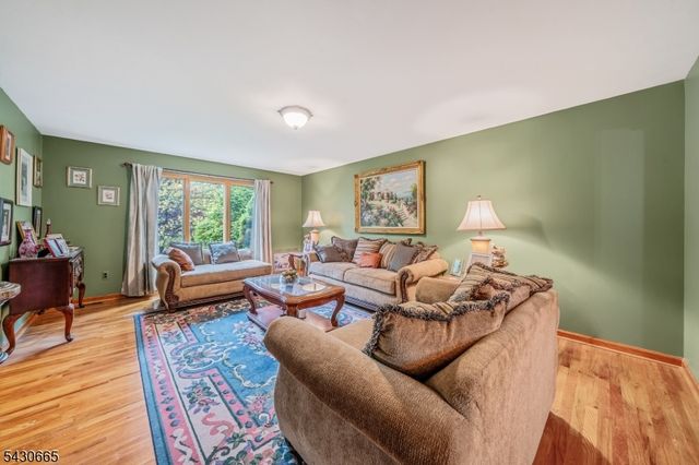 11 Ledgerock Ct, Parsippany-troy Hills Twp., NJ 07950