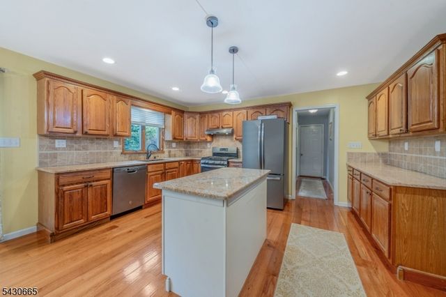 11 Ledgerock Ct, Parsippany-troy Hills Twp., NJ 07950