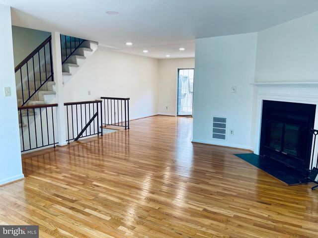 32 FENDALL AVE, Alexandria, VA 22304