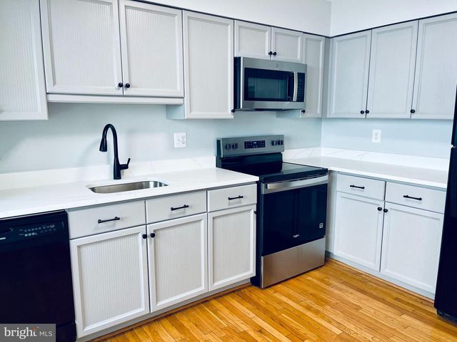 32 FENDALL AVE, Alexandria, VA 22304