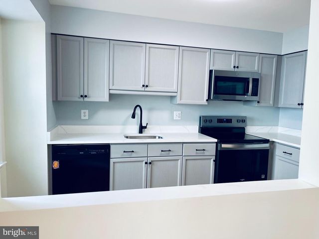 32 FENDALL AVE, Alexandria, VA 22304
