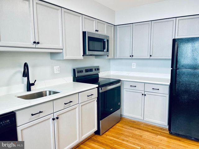 32 FENDALL AVE, Alexandria, VA 22304