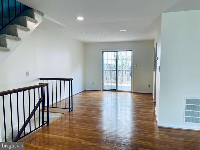 32 FENDALL AVE, Alexandria, VA 22304