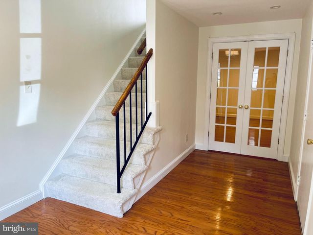 32 FENDALL AVE, Alexandria, VA 22304