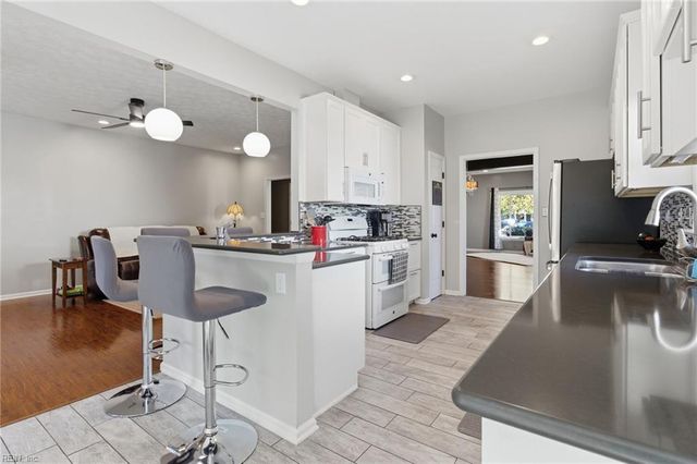 2632 Christopher Farms DR, Virginia Beach, VA 23453