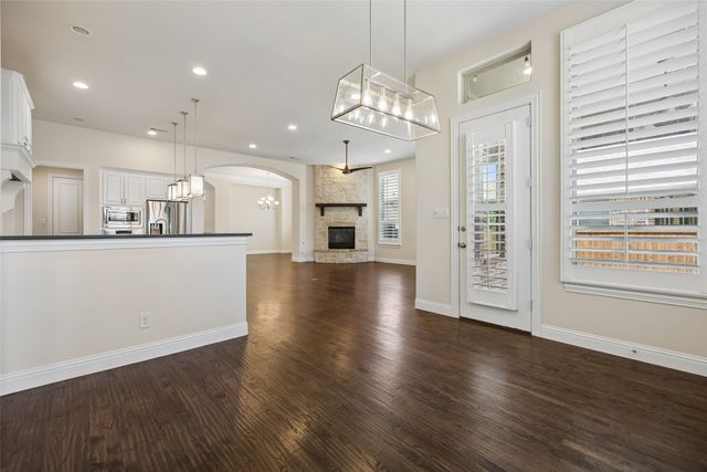 1004 W Bluff Way, Roanoke, TX 76262